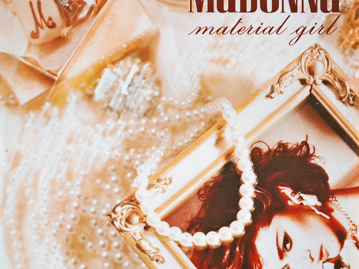 «MATERIAL GIRL»