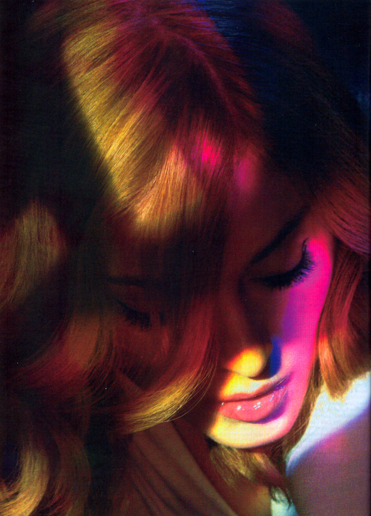 ON THE COVER: «ATTITUDE» (UK) – NOVIEMBRE 2005 – DIVINA MADONNA