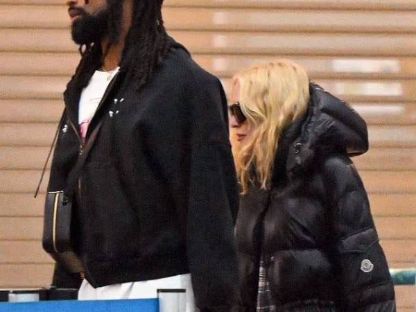 2026 – PAPARAZZI!