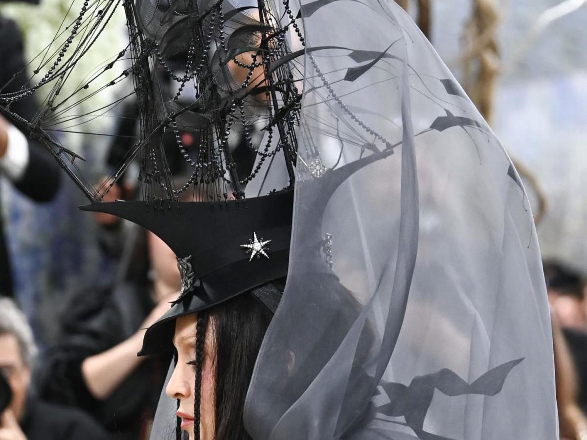 «THE SHIP HAT»